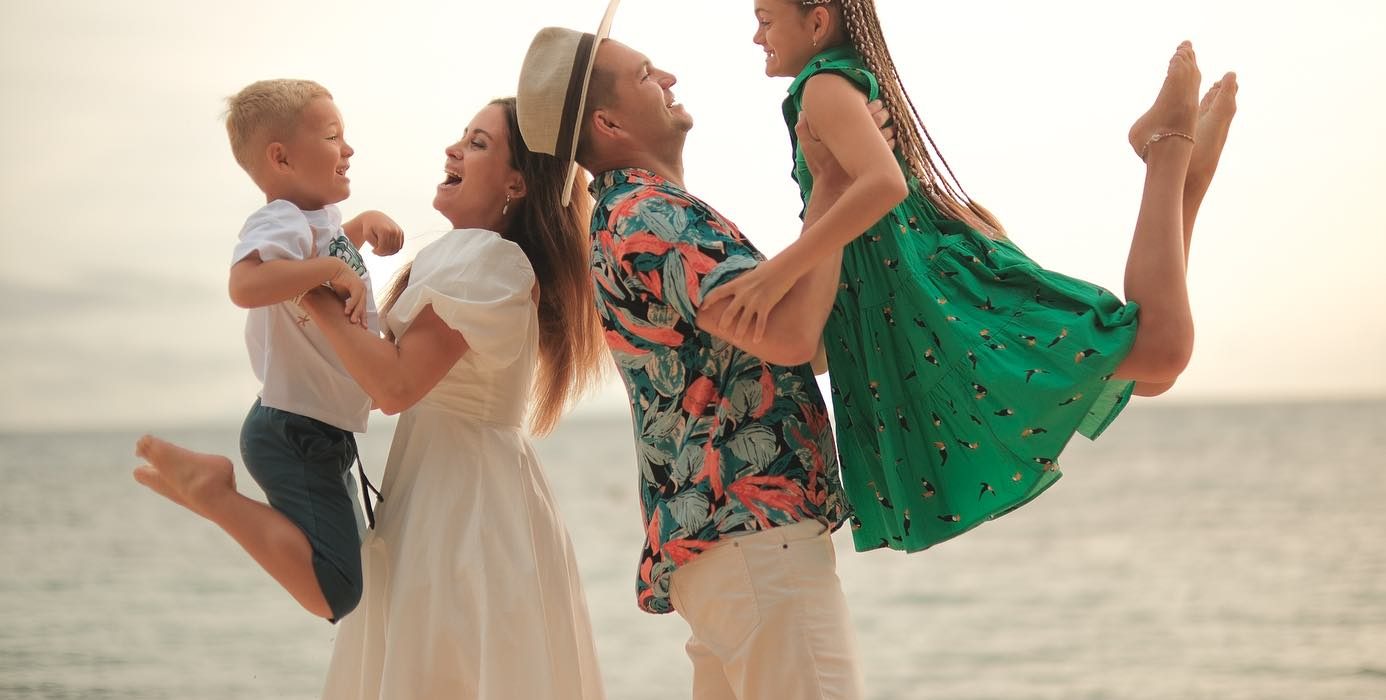 Beyond the Selfie Stick: Top 5 Pro Boracay Photographer for Unforgettable Shoots